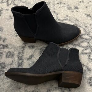 Kensie Black Textured Ankle Booties